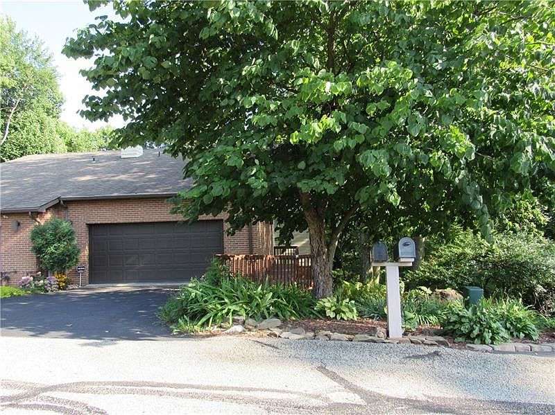 1st image of 9 Lakeridge Dr