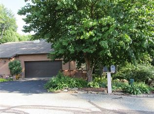 9 Lakeridge Dr, Greensburg, PA 15601