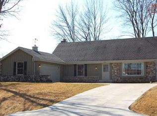 13585 W Crawford Dr, New Berlin, WI 53151