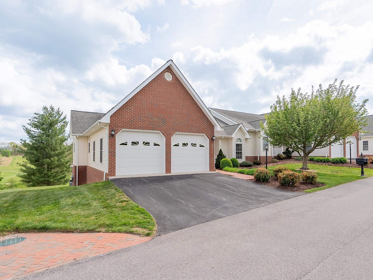 3351 Torrey Pines Cir