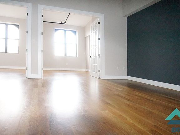 3rd image of 456 Berry St #30AUSH