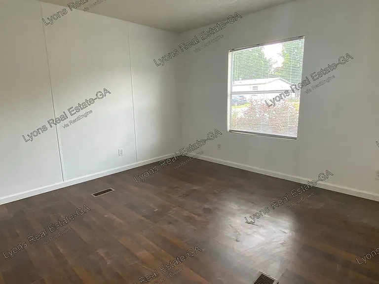 1908 Mell Ave — Photo 5