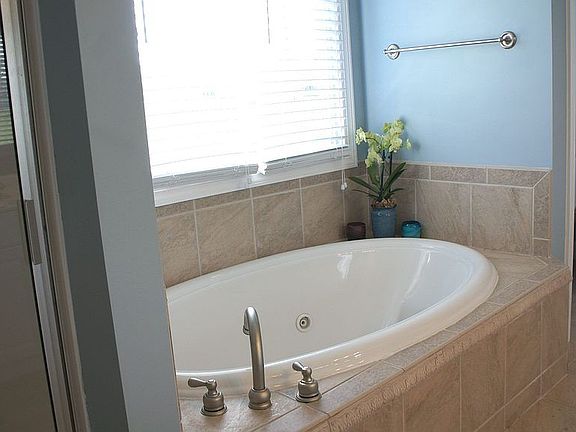 5th image of 211 Lakewalk Dr