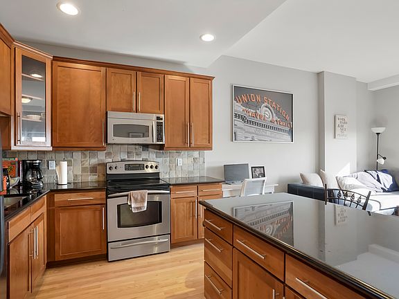 4th image of 1950 N Logan St APT 609