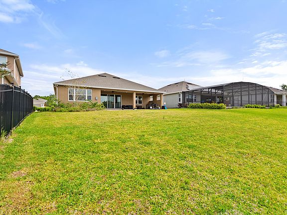 3rd image of 994 Victoria Hills Dr S