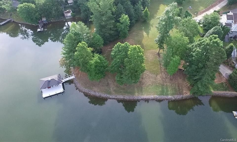 1st image of 130 Waterside Dr #271