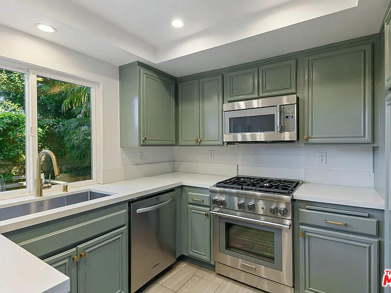 6515 Dume Dr #B — Photo 10