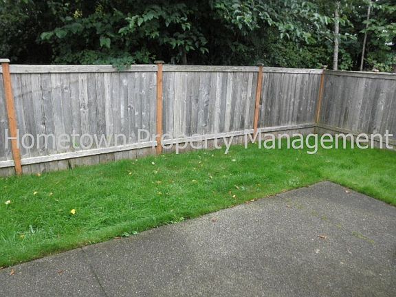 2nd image of 1627 Cunningham Dr NE