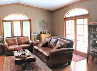 1329 Fleetwood Dr, Manitowoc, WI 54220