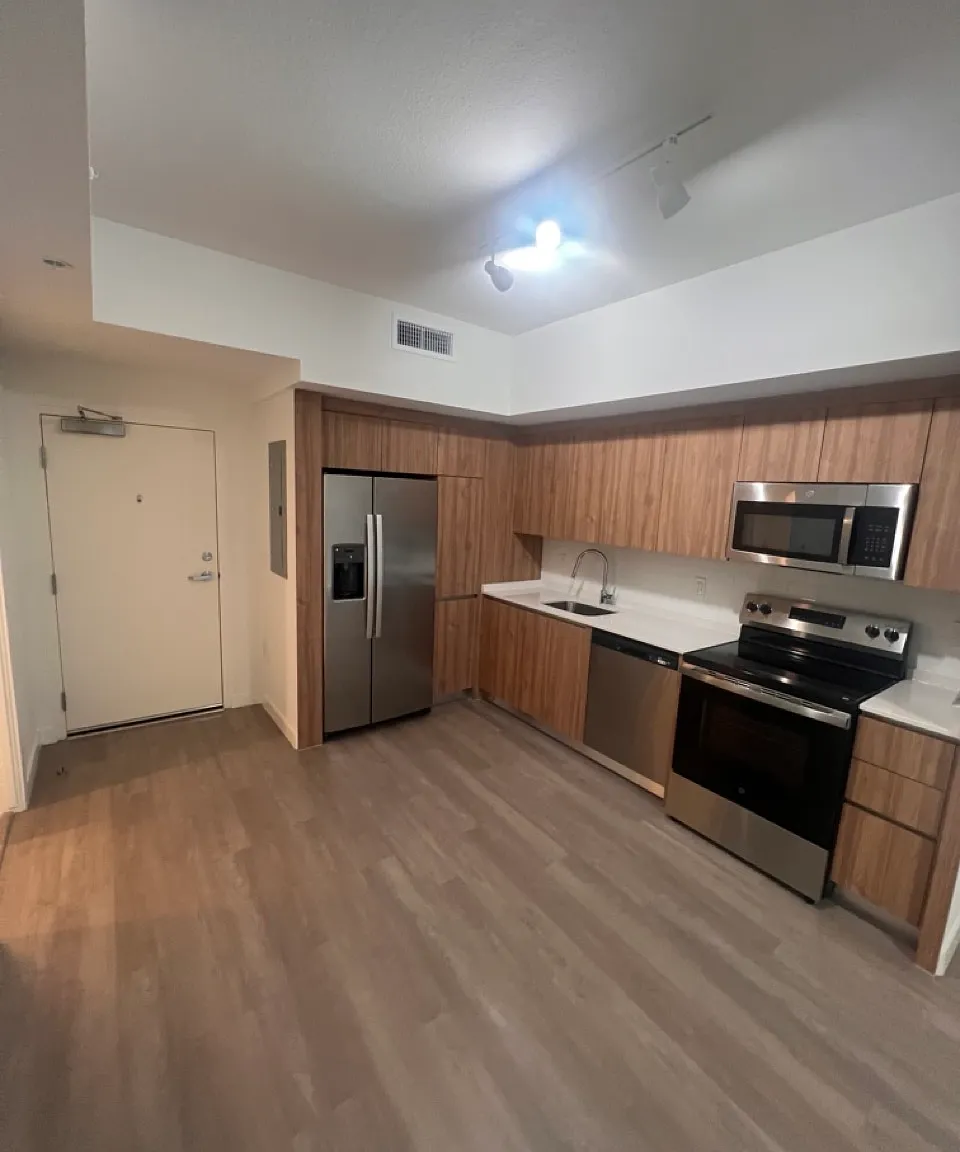 1 bed, 609 sqft, $1,944 — Photo 2