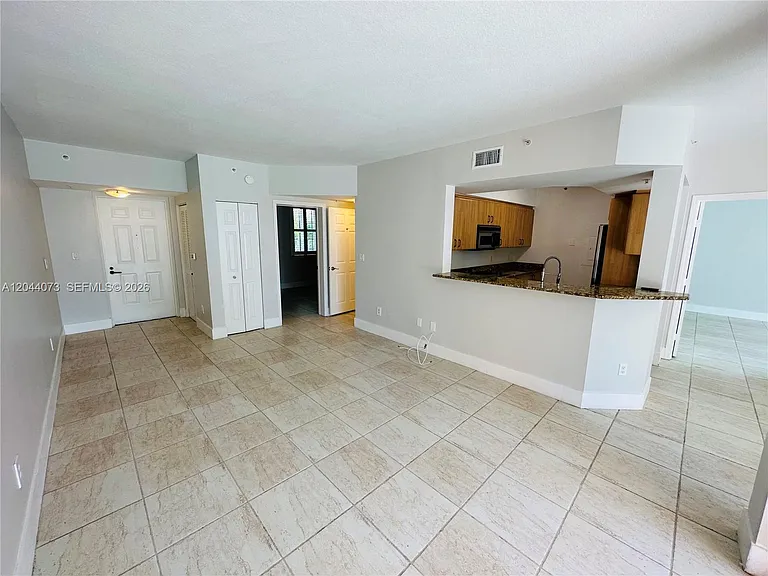 140 Meridian Ave #314 — Photo 15