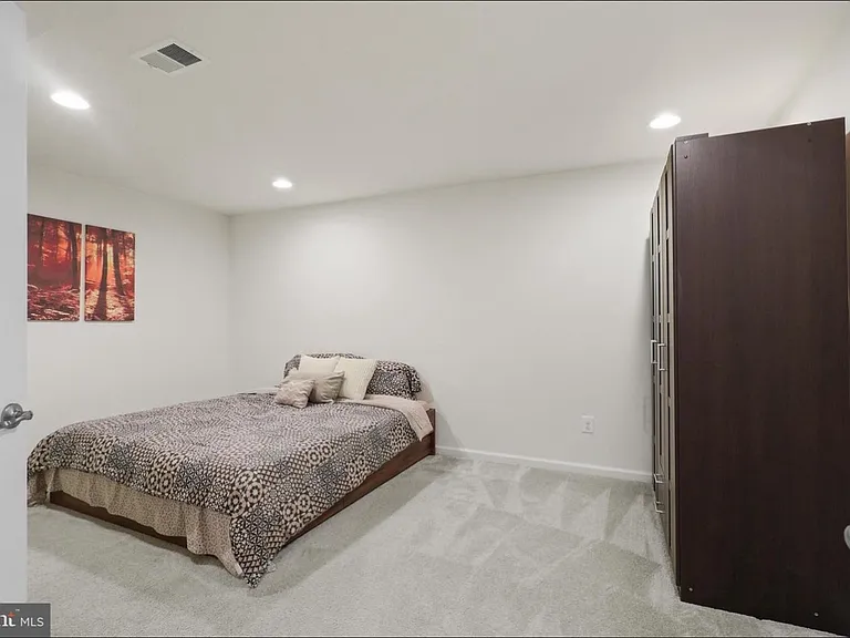 12483 Southington Dr — Photo 7