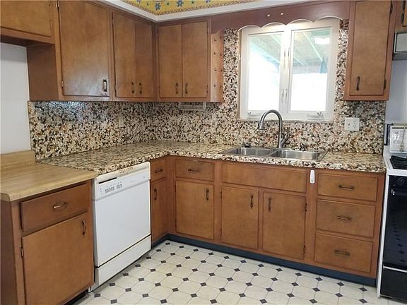 5th image of 43 Deerfield Dr