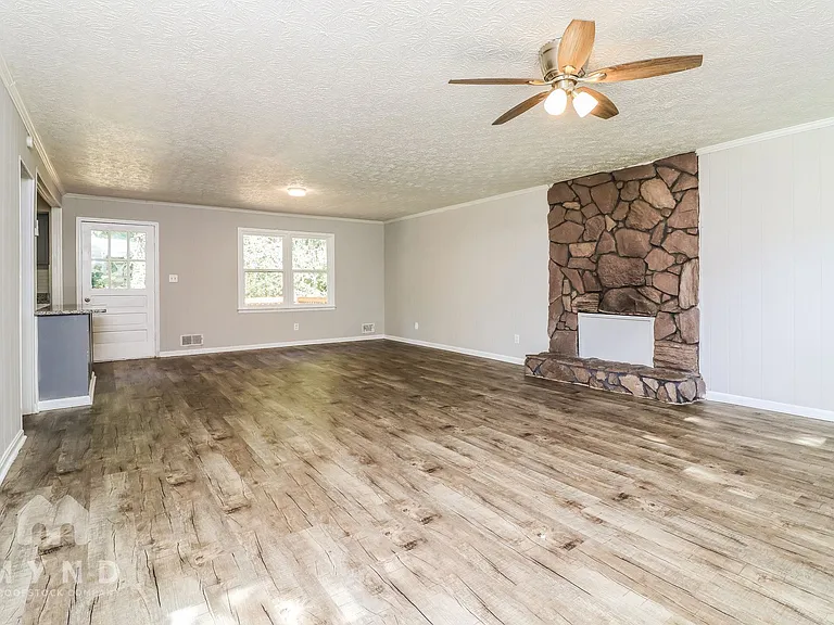 3179 Robin Hood Ln — Photo 8