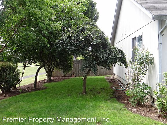 5th image of 407 SE 160th Ave