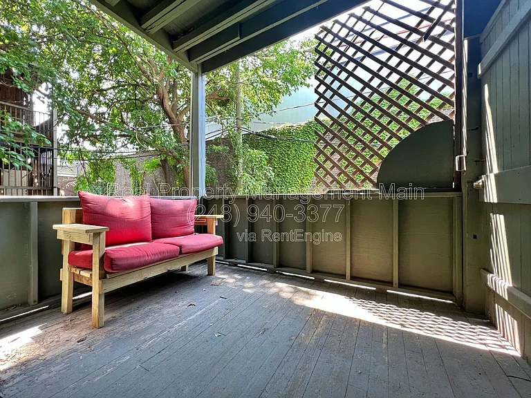 4425 John R. — Photo 21