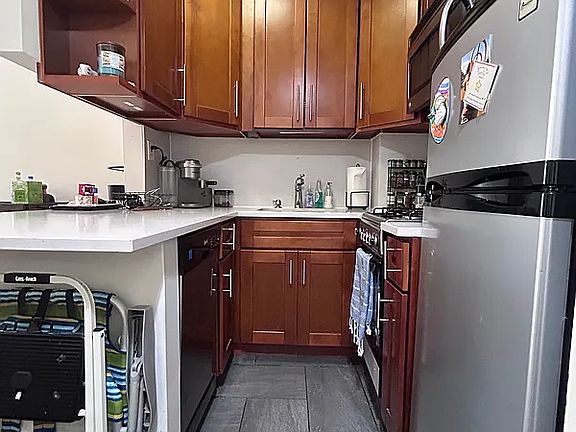 4th image of 342 E 78th St APT 3R
