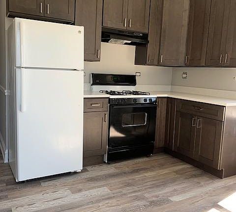3rd image of 1542 N Fairfield Ave APT 2