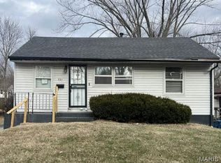 321 Caithness Rd, Saint Louis, MO 63137