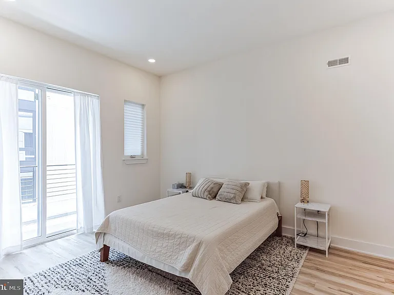 1115 N American St #B6 — Photo 5