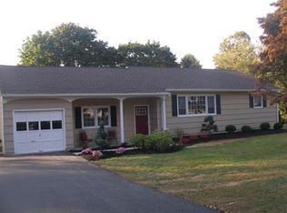 4 Hillside Dr, Clinton, NJ 08809