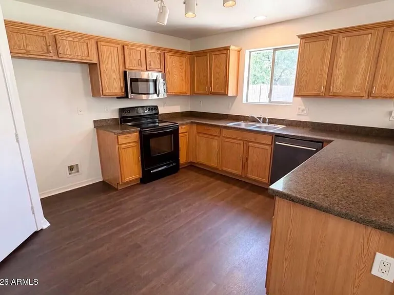 13976 W Port Royale Ln — Photo 2