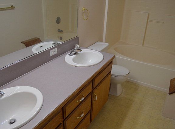 4th image of 770 Clarence Dr