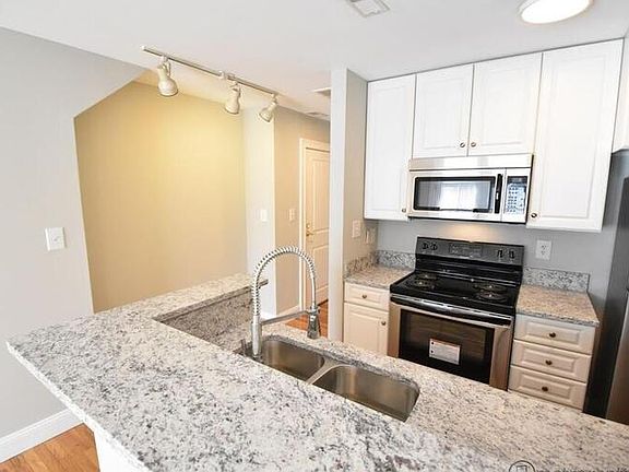 2nd image of 50 Warren St