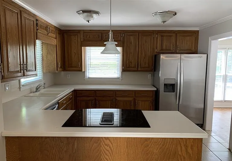 831 Clairemont Ave — Photo 10