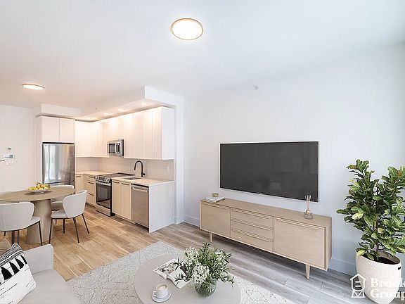 5th image of 3009 Avenue I #6B