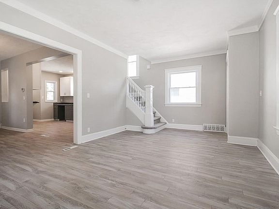 2nd image of 1504 Wyandotte Ave