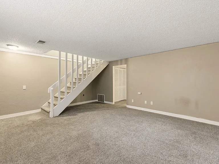 234 W Rockrimmon Blvd #D — Photo 17