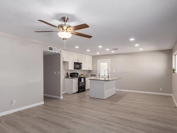 2nd image of 1042 S Bellview Cir
