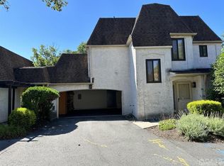 74 Carriage Pl, Edison, NJ 08820