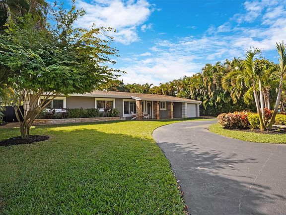 3rd image of 400 NW 21st Court