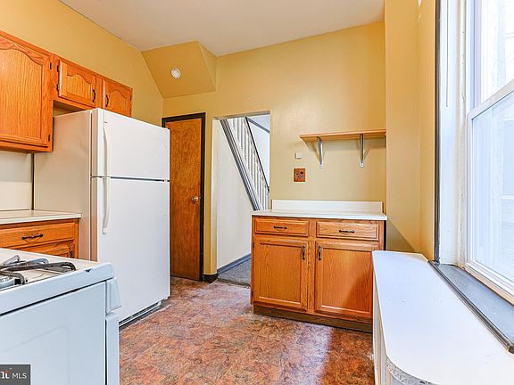 5th image of 418 Harlan St