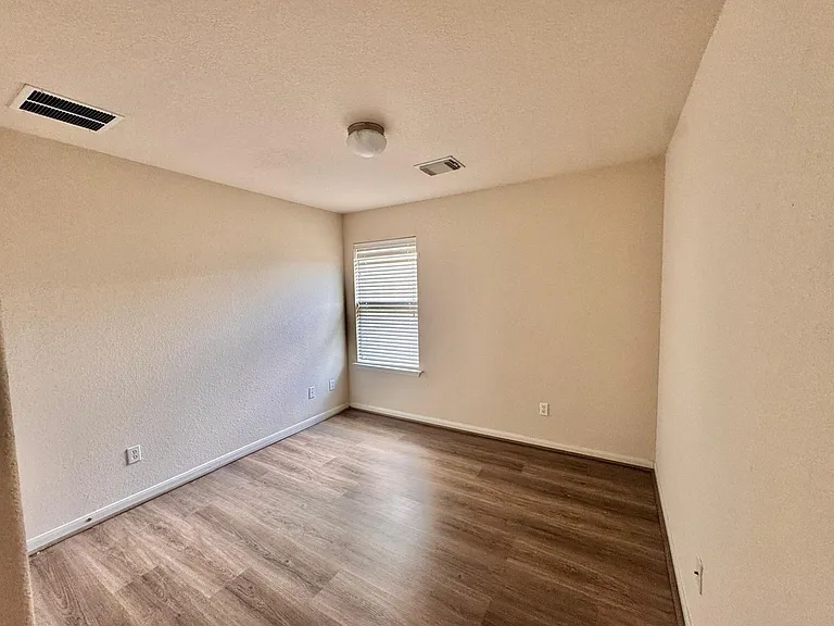 3947 Calgary Cir — Photo 16