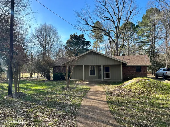 1012 College St, Carrollton, MS 38917