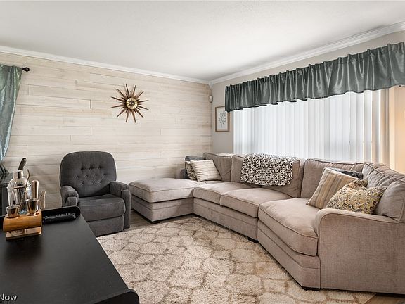 4th image of 27030 Farringdon Ave