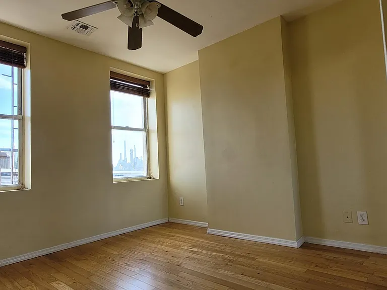 102 Maple St #3 — Photo 4