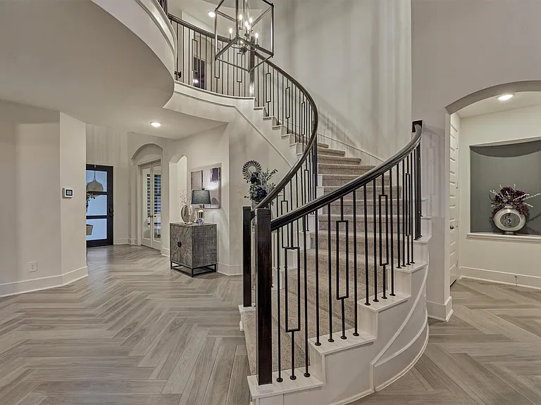 407 Tulip Tree Ct — Photo 4