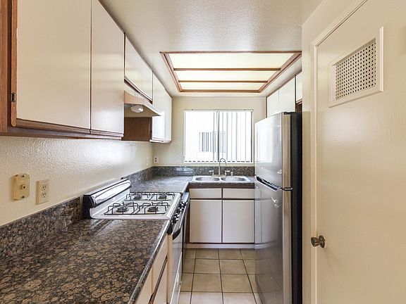 5th image of 617 Alexander St APT 11
