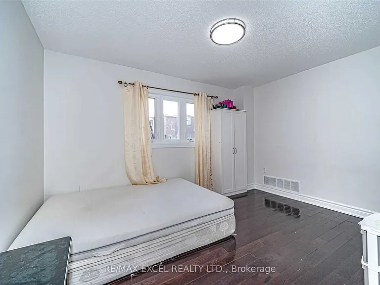 47 Whiteleaf Cres #UPPER — Photo 11