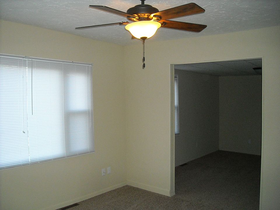 2nd image of 402 S Western Ave