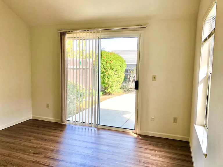830 E Dana St — Photo 9