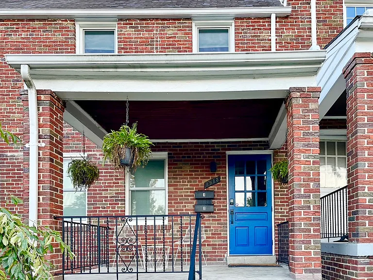 1915 C St NE #A — Photo 1