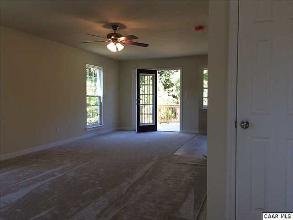 3rd image of 11 Bays Farm Dr