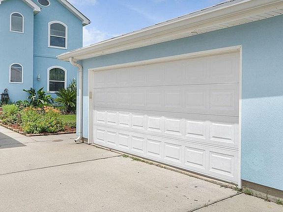 3rd image of 1407 Royal Palm Dr