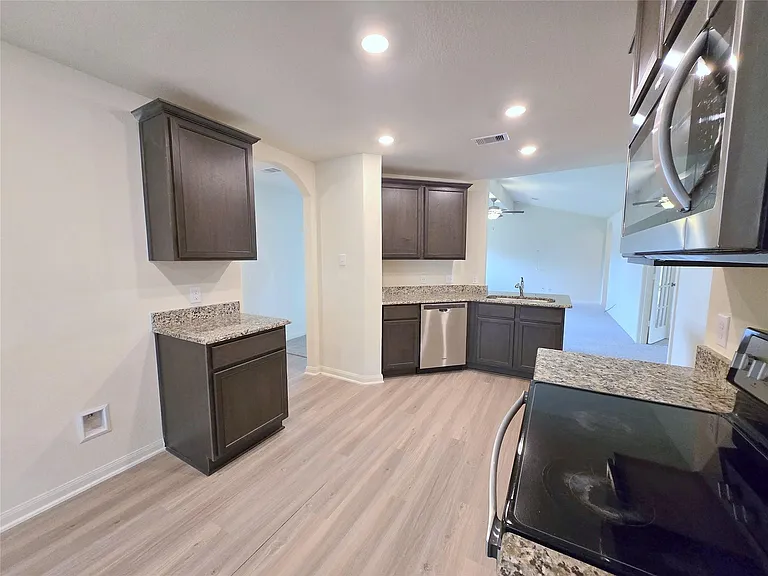 380 Stone Gage Dr — Photo 5