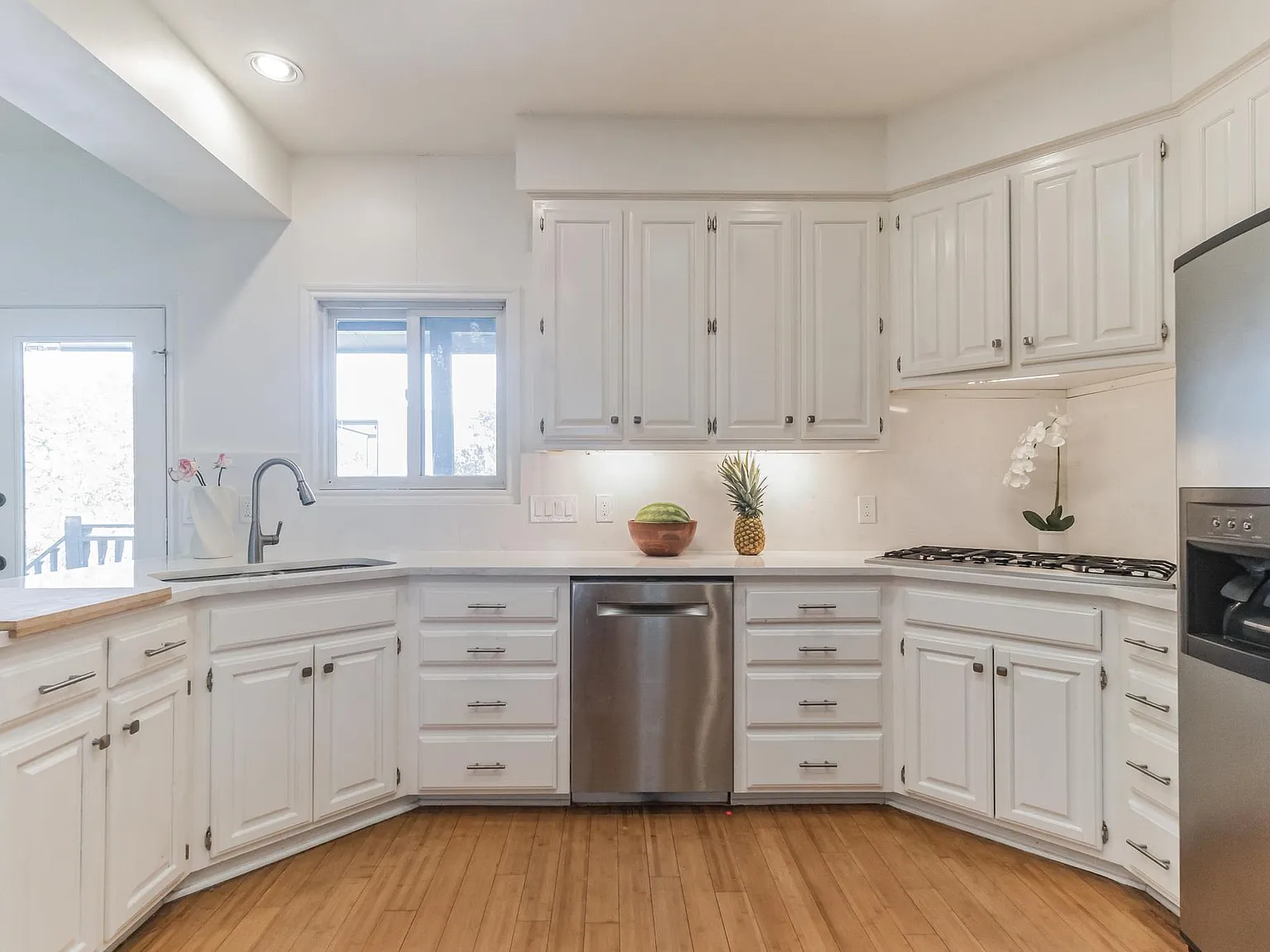 4 bed, 3.5 bath, 3532 sqft, $11,500 — Photo 3